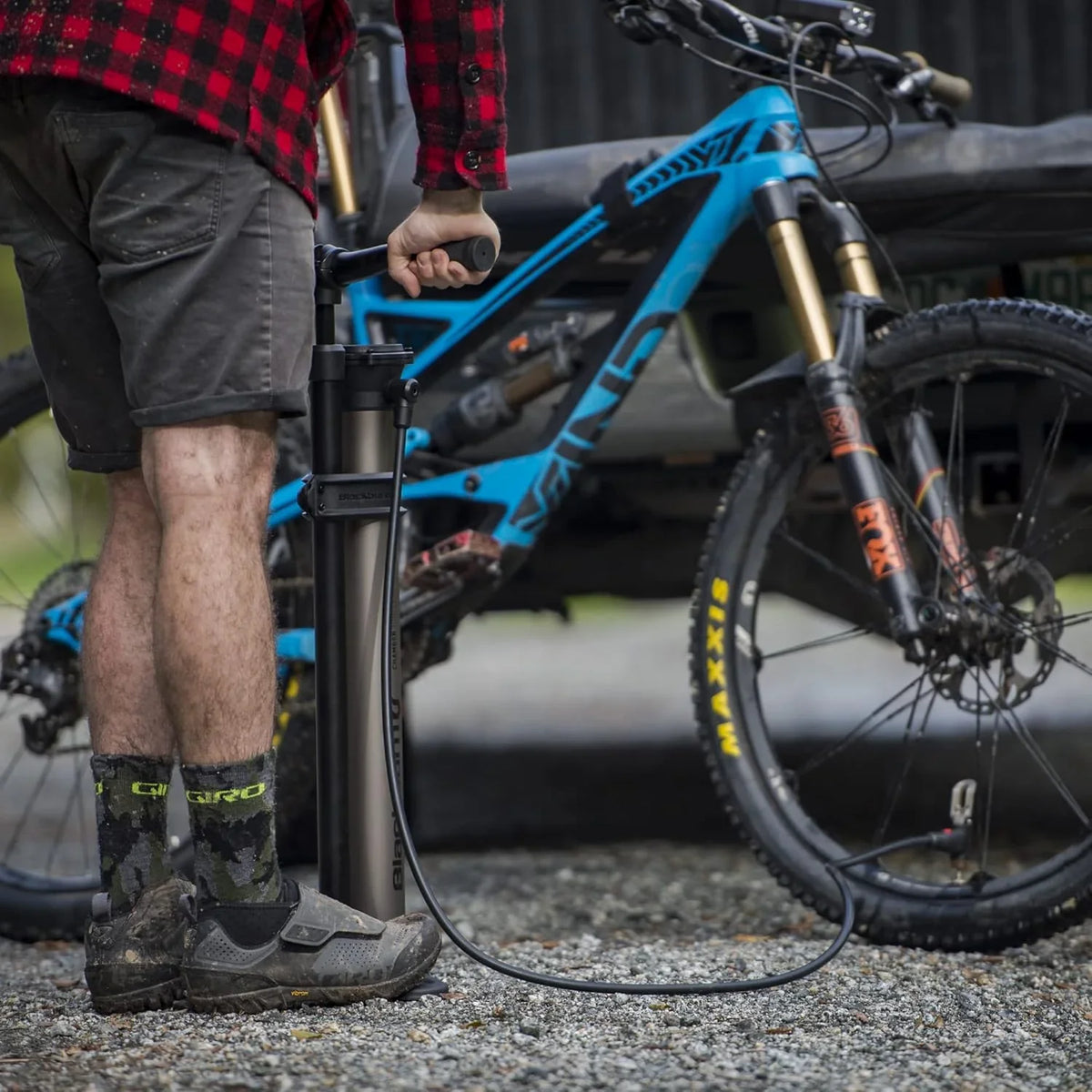 Indoor bicycle air pump