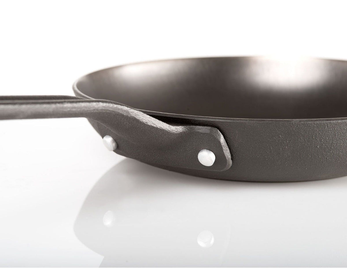 GSI Outdoors Guidecast Cast Iron Outdoor Camping Frying Pan, 10-in, Black